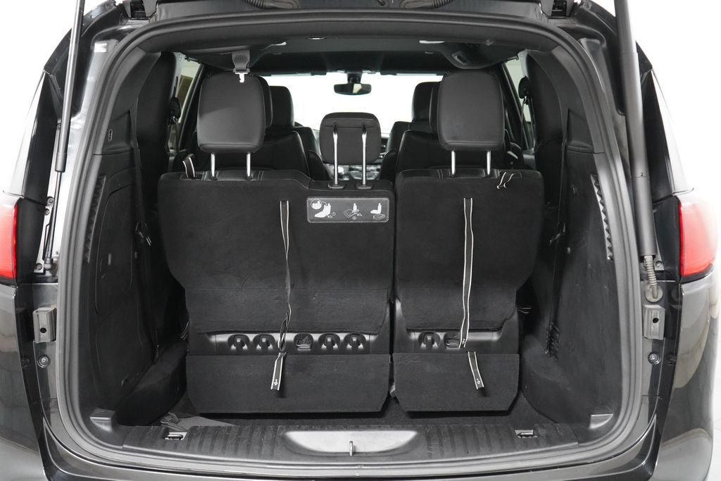 Used 2020 Chrysler Pacifica Touring-L w/ S Appearance Package FWD image 30