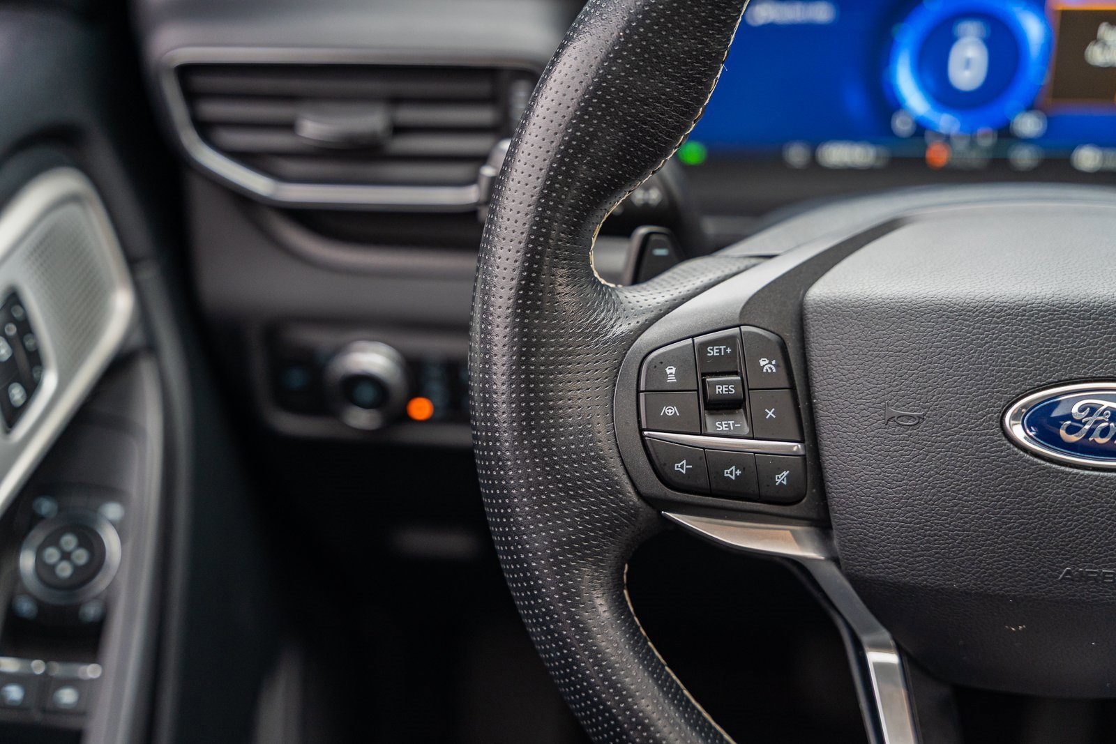 Certified 2020 Ford Explorer ST w/ Premium Technology Package image 33