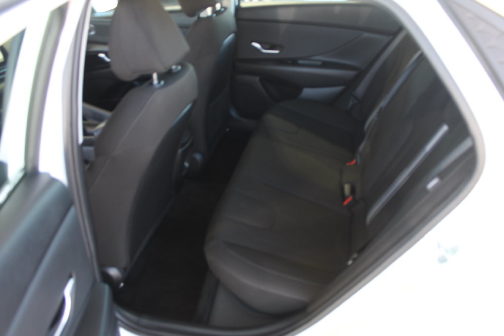 Used 2025 Hyundai Elantra SEL FWD image 17