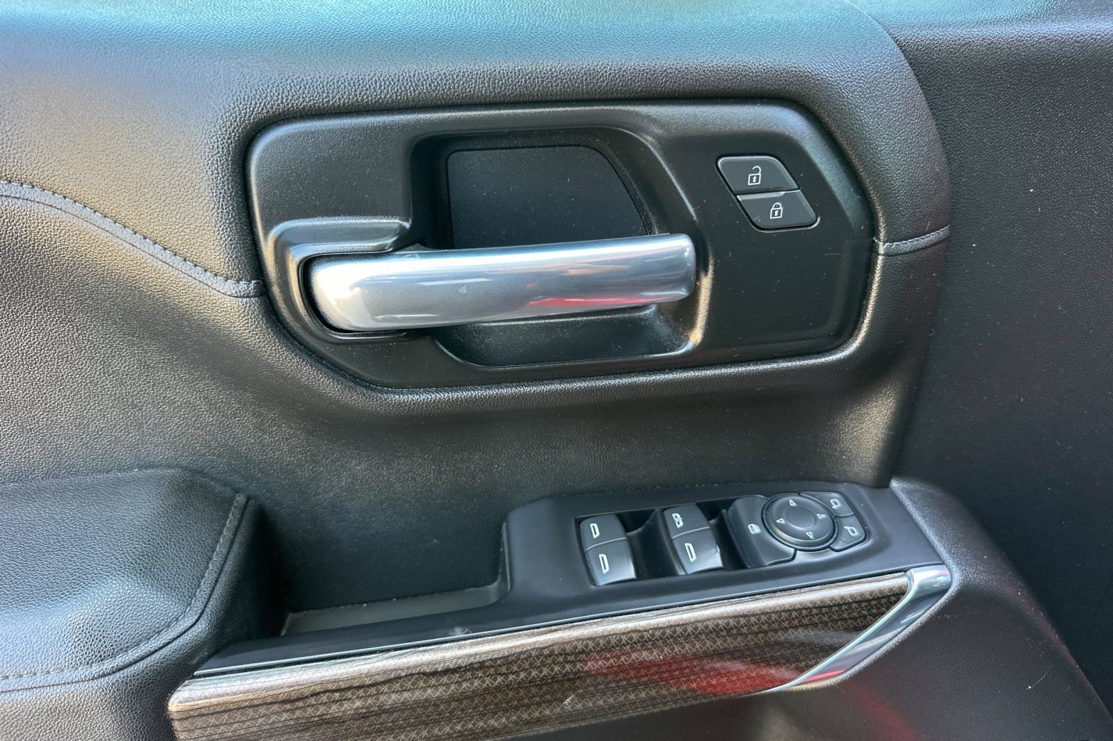 Used 2021 Chevrolet Silverado 1500 LT Trail Boss w/ Convenience Package II AWD/4WD image 11