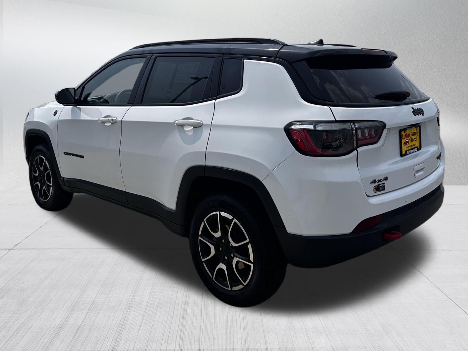 Used 2024 Jeep Compass Trailhawk AWD/4WD image 5