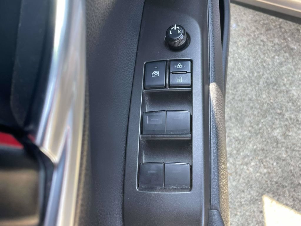 Used 2022 Toyota Camry SE FWD image 16