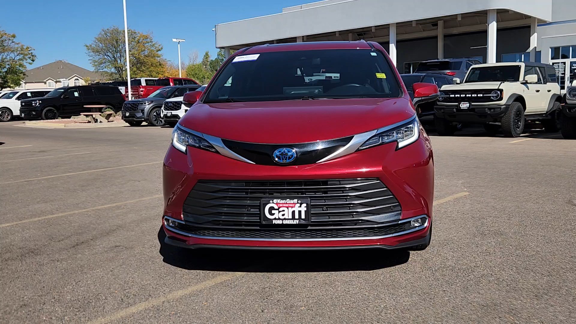 Used 2025 Toyota Sienna Limited AWD/4WD image 5