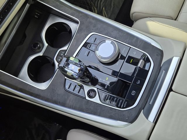 Used 2022 BMW X7 M50i AWD/4WD image 19