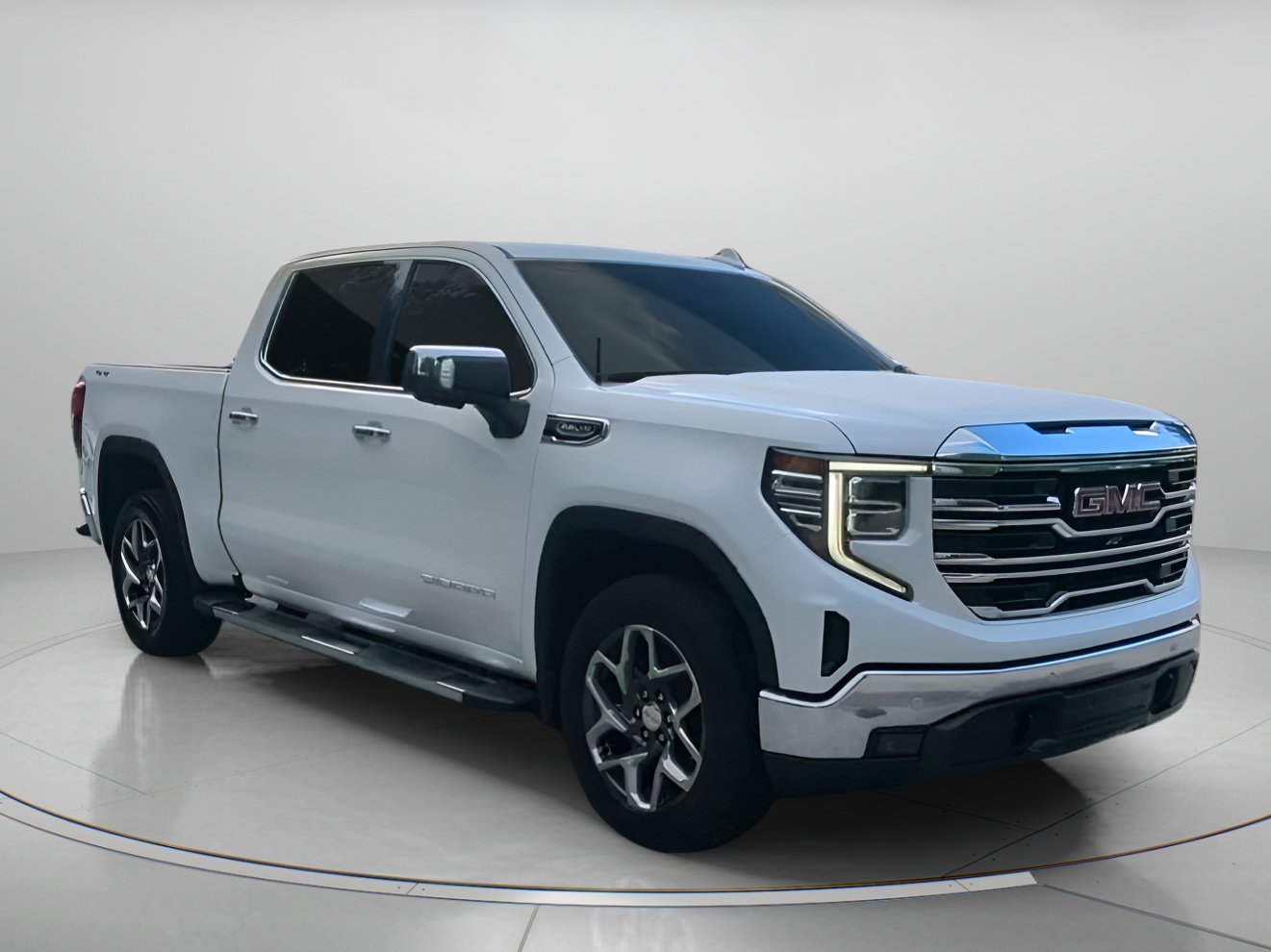 Used 2022 GMC Sierra 1500 SLT w/ SLT Premium Package AWD/4WD image 2