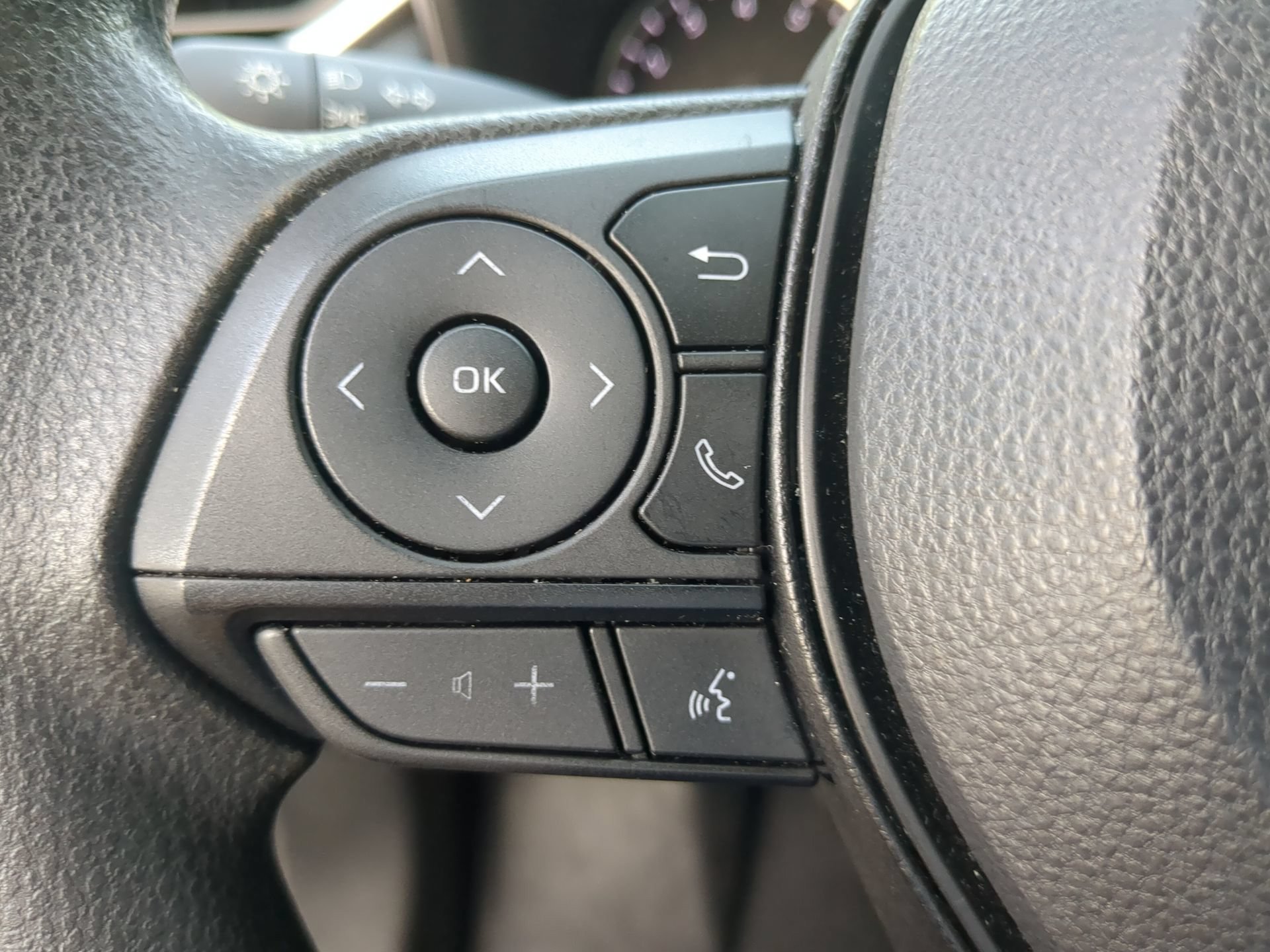Used 2022 Toyota RAV4 XLE w/ Convenience Package FWD image 64