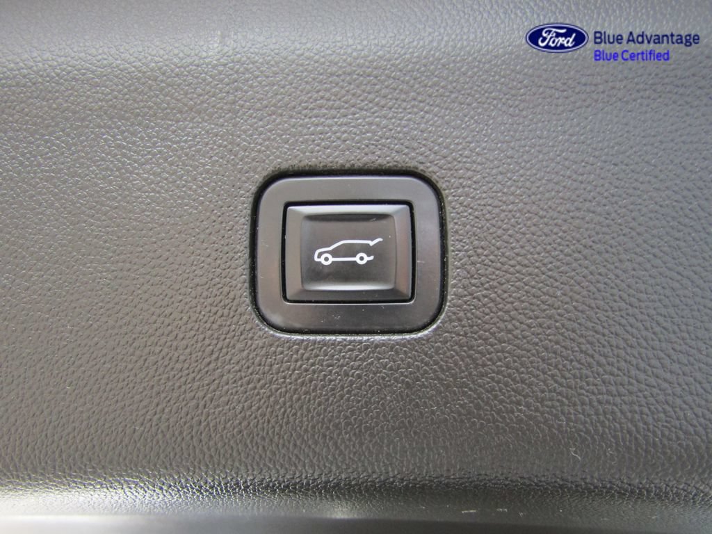 Used 2019 Buick Enclave Essence w/ LPO, Hit The Road Package AWD/4WD image 30