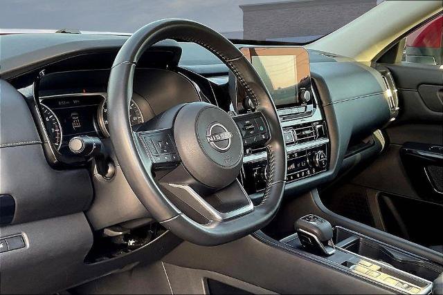 Used 2025 Nissan Pathfinder SV FWD image 17