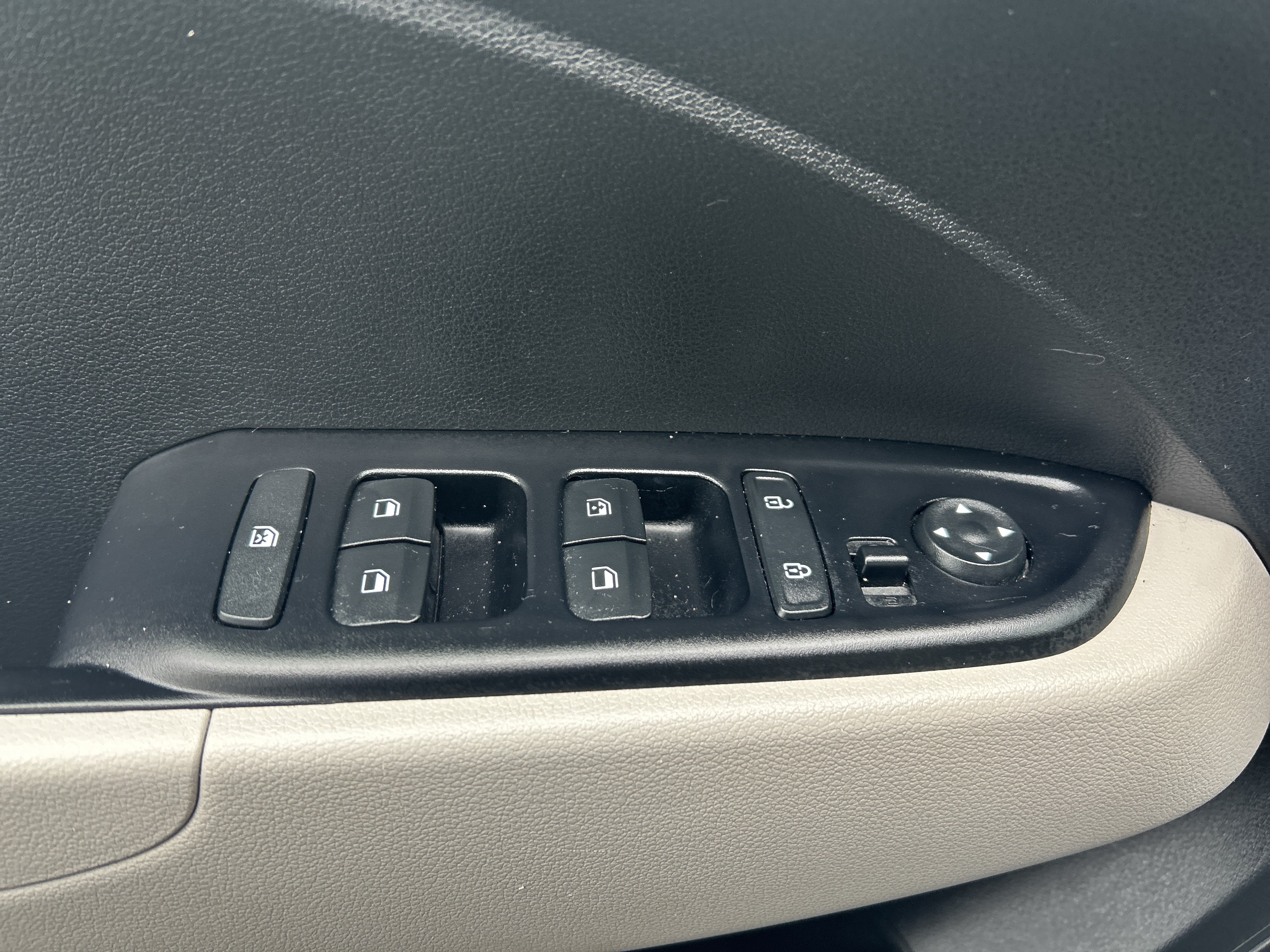 Used 2024 Hyundai Venue SEL FWD image 10