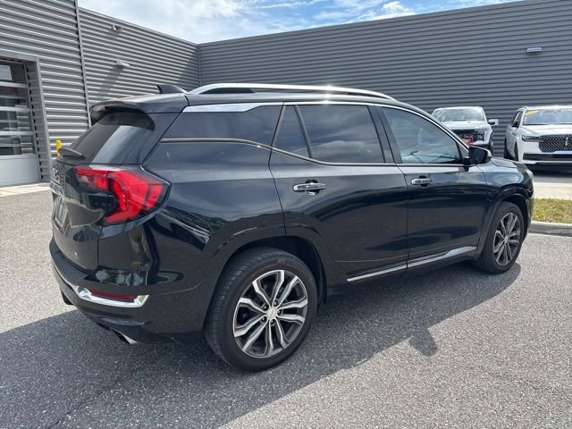 Used 2020 GMC Terrain Denali w/ Denali Premium Package FWD image 7