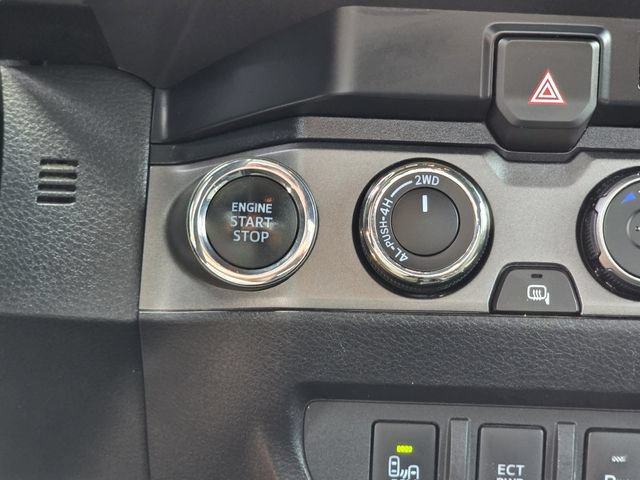 Used 2020 Toyota Tacoma TRD Off-Road w/ Advanced Technology Package AWD/4WD image 21