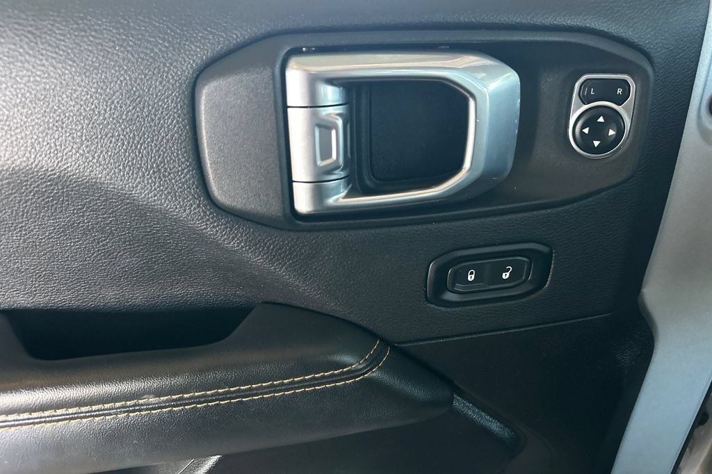 Used 2024 Jeep Wrangler Unlimited Sahara AWD/4WD image 13