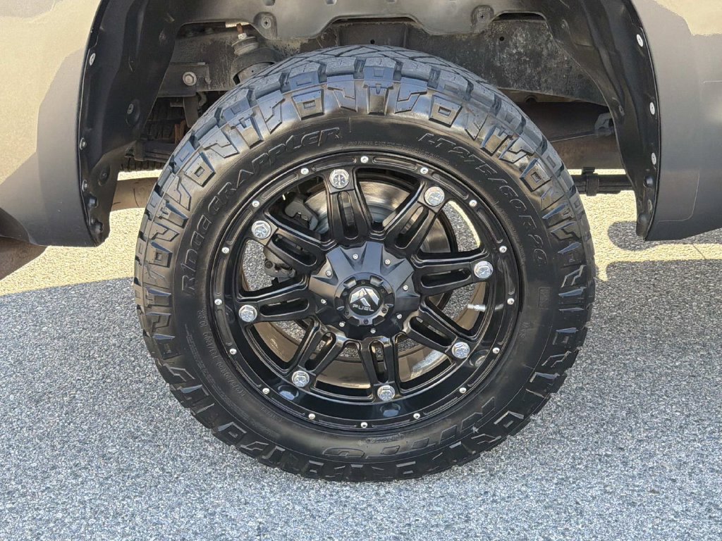 Used 2017 Toyota Tundra SR5 AWD/4WD image 6