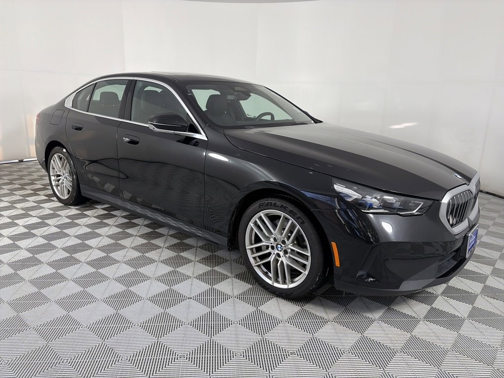 Used 2024 BMW 530i xDrive image 1