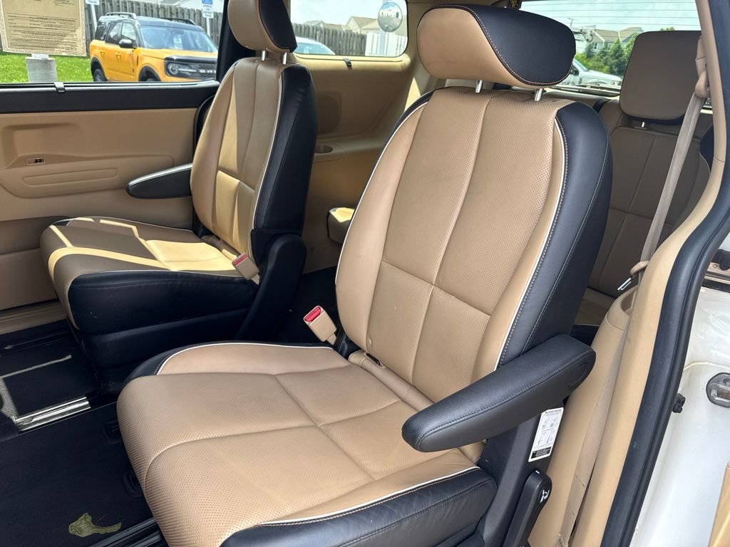 Used 2018 Kia Sedona LX w/ LX Essentials Premium Package FWD image 27
