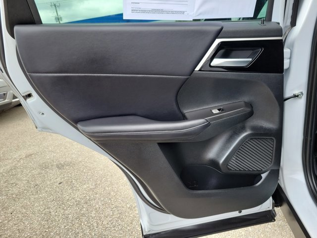 Used 2023 Mitsubishi Outlander SE image 17