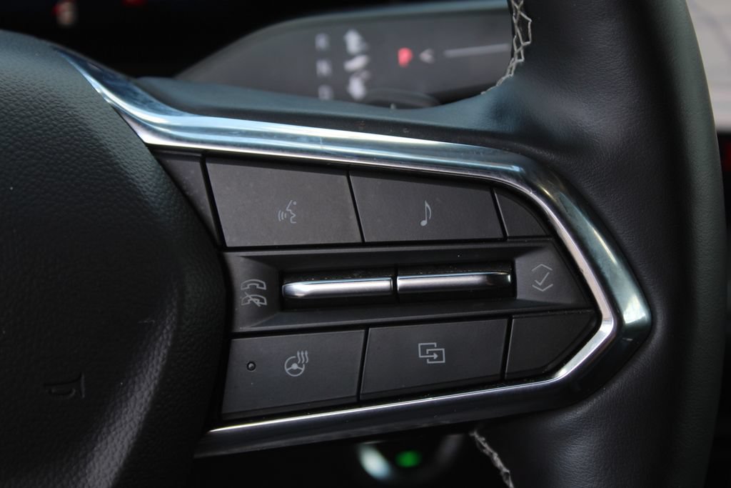 Used 2025 Chevrolet Traverse LT FWD image 31