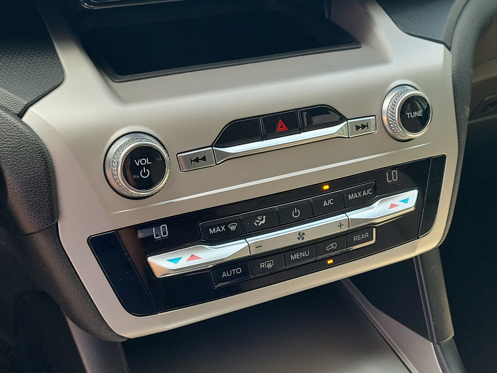 Certified 2020 Ford Explorer 2WD image 26
