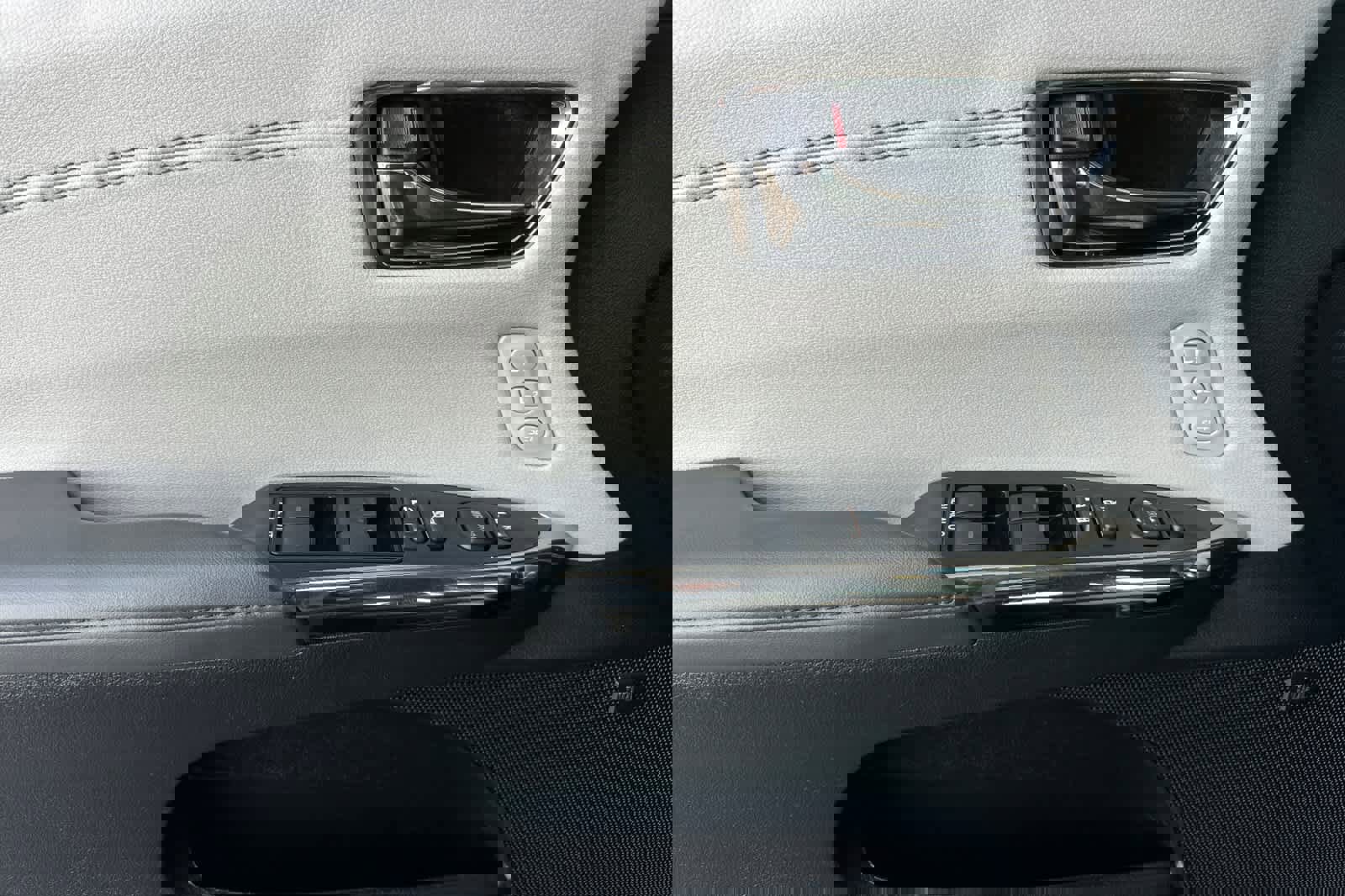 Used 2017 Toyota Avalon Limited w/ All Weather Liner Package image 12