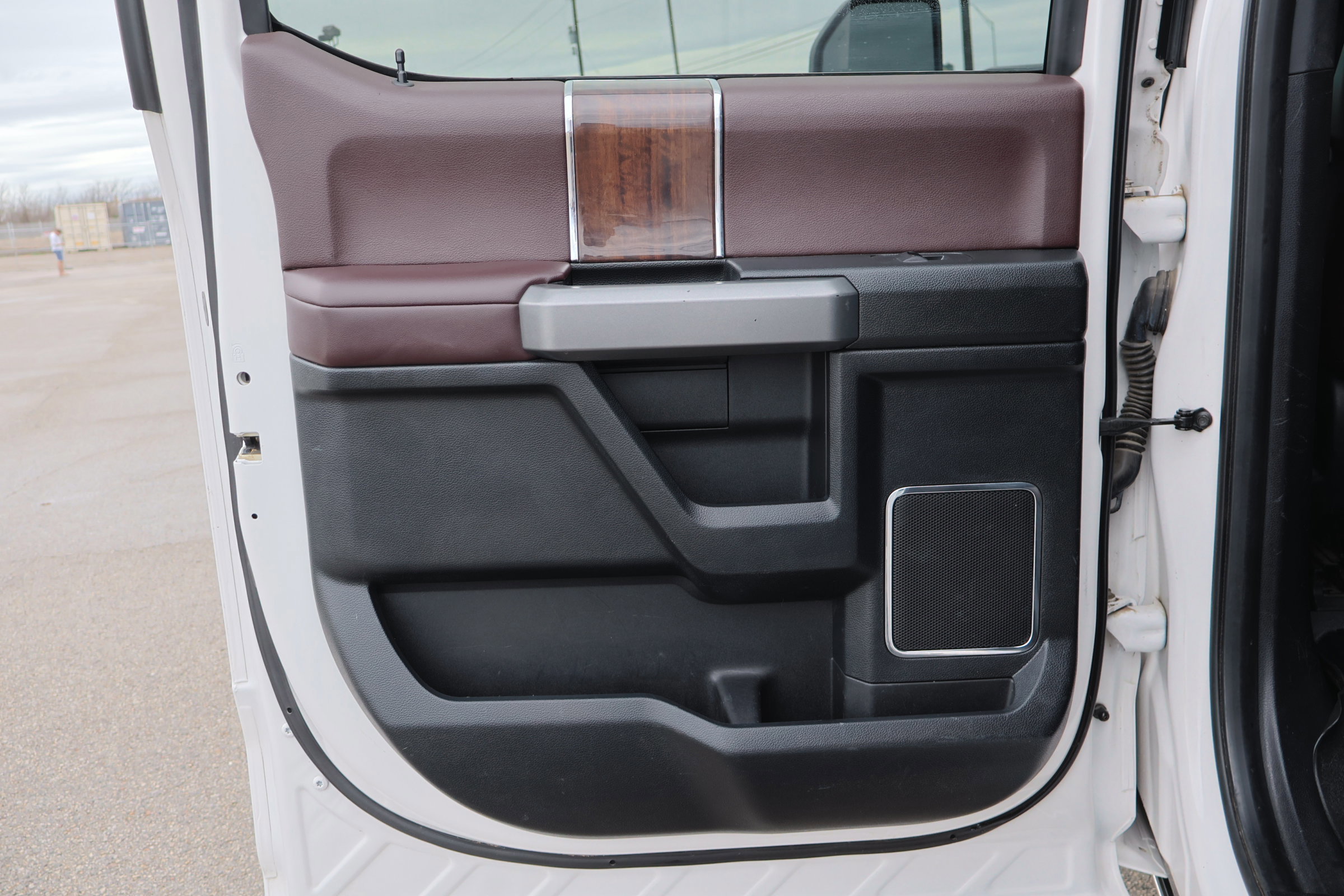 Certified 2017 Ford F250 Platinum w/ Platinum Ultimate Package image 30