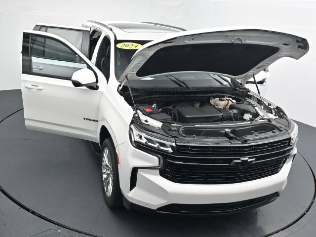 Used 2024 Chevrolet Tahoe RST w/ Luxury Package AWD/4WD image 37