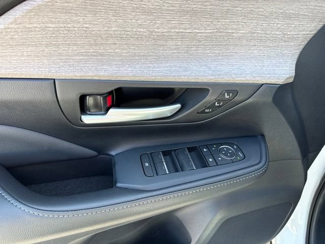 Used 2025 Toyota Grand Highlander AWD Hybrid image 16