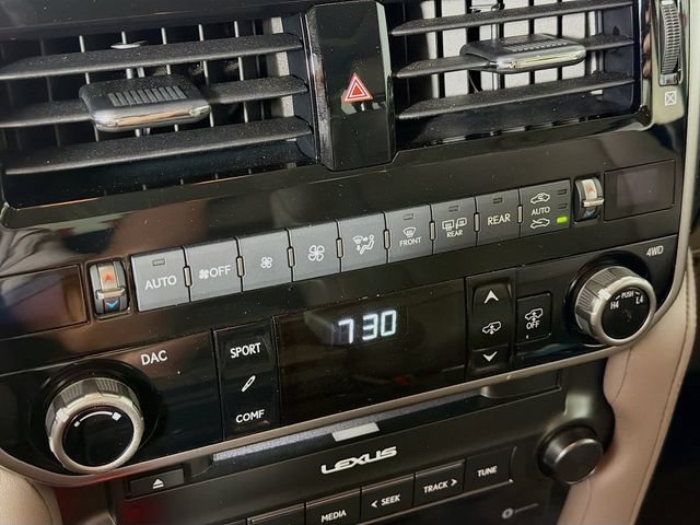 Used 2023 Lexus GX 460 Luxury w/ Sport Design Package AWD/4WD image 19