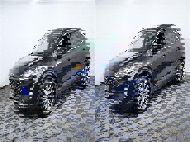 Certified 2022 Ford Escape Titanium w/ Class II Trailer Tow Package image 5