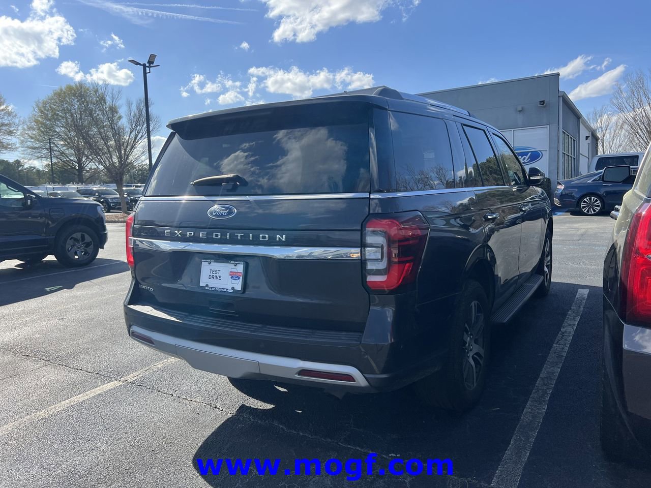 Certified 2024 Ford Expedition Limited image 3