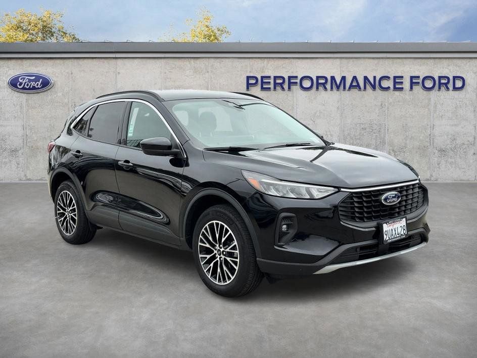 Certified 2023 Ford Escape SE FWD image 5