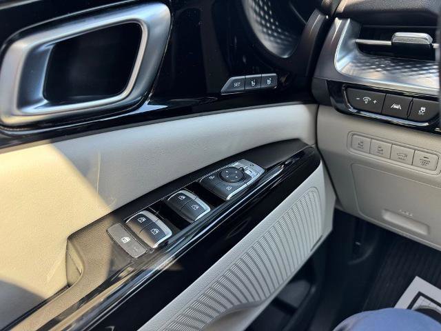 Used 2022 Kia Carnival SX Prestige image 23