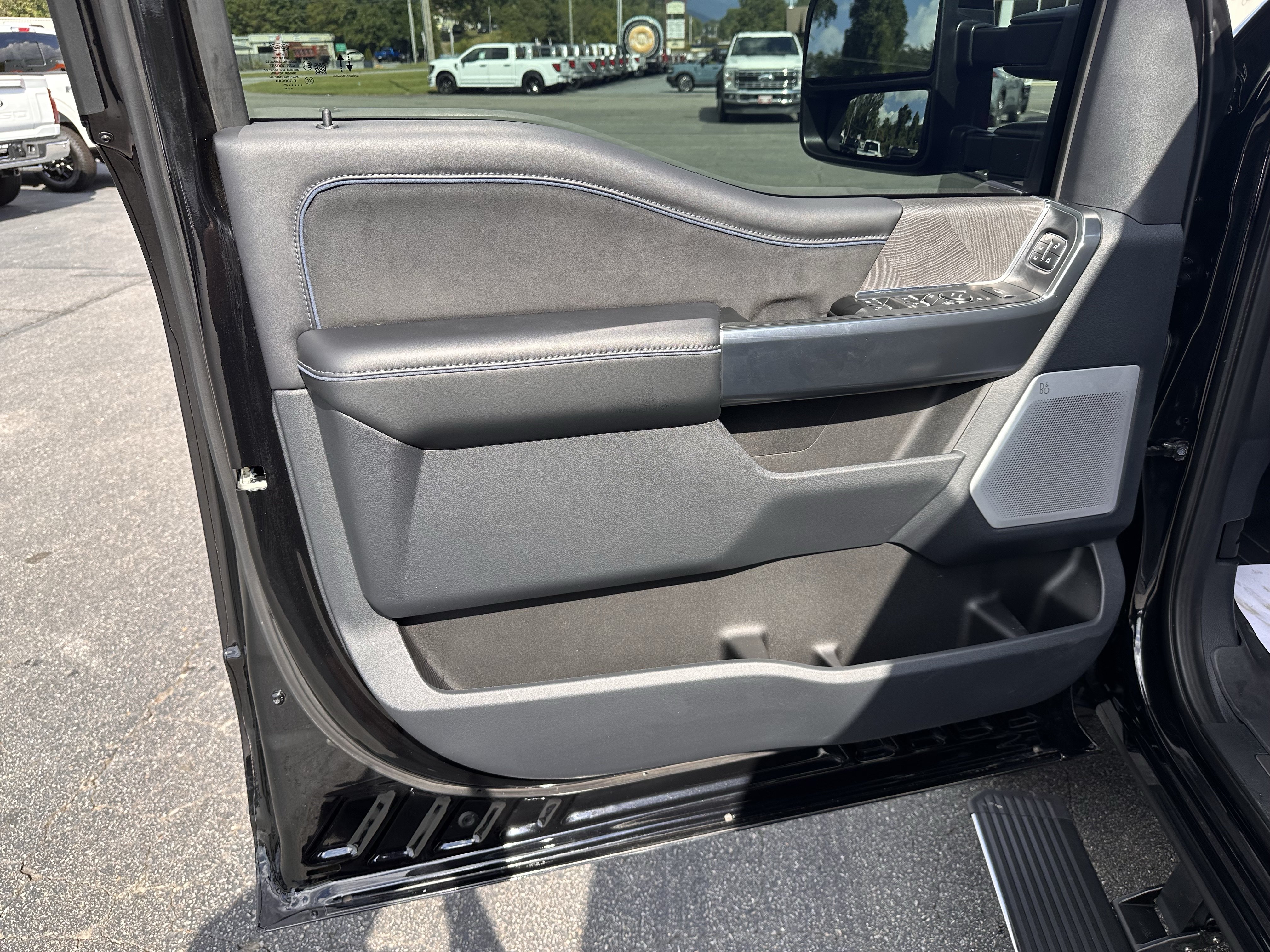 Certified 2025 Ford F250 Platinum AWD/4WD image 11