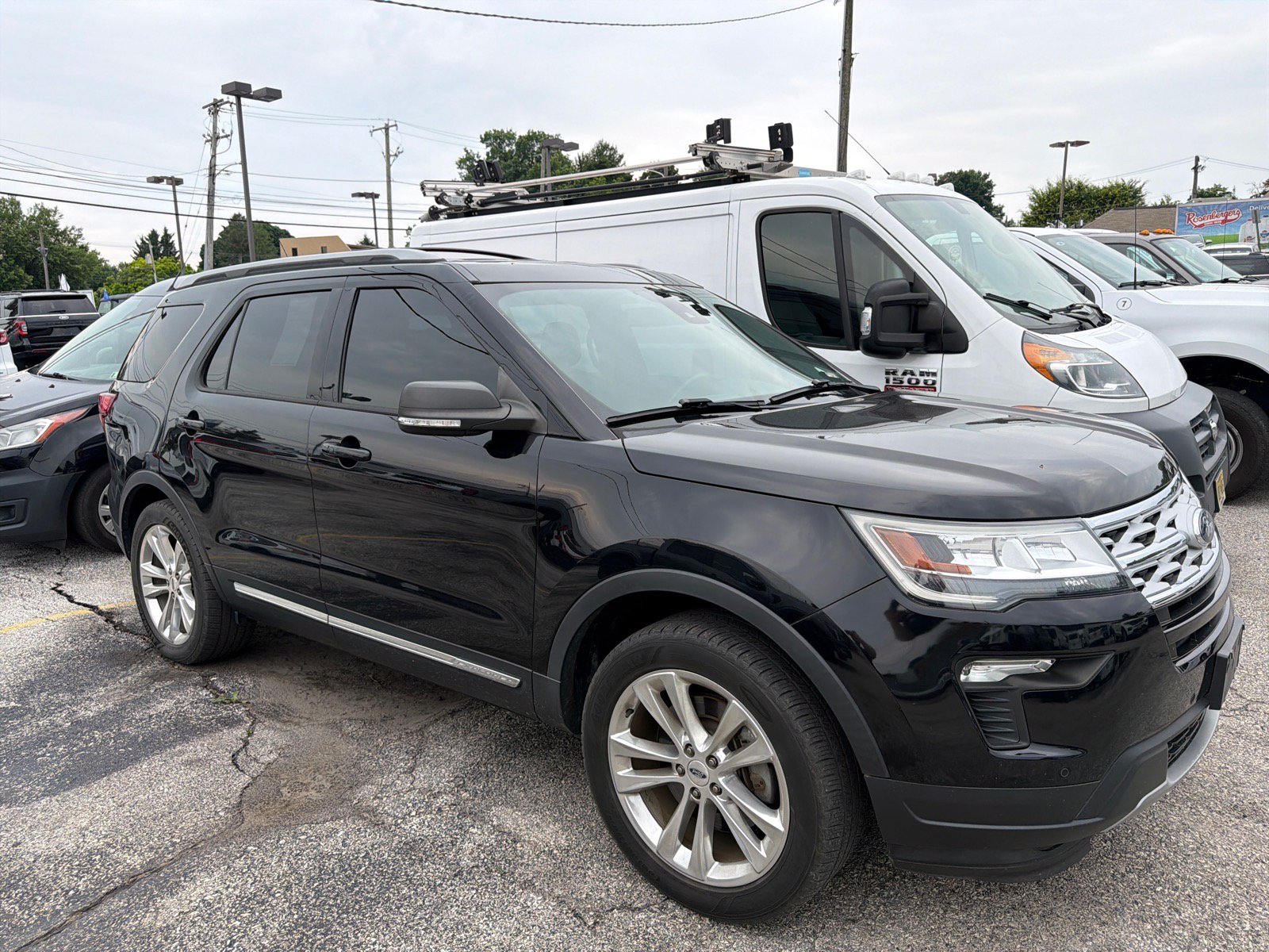 Certified 2019 Ford Explorer XLT w/ Equipment Group 202A AWD/4WD image 3