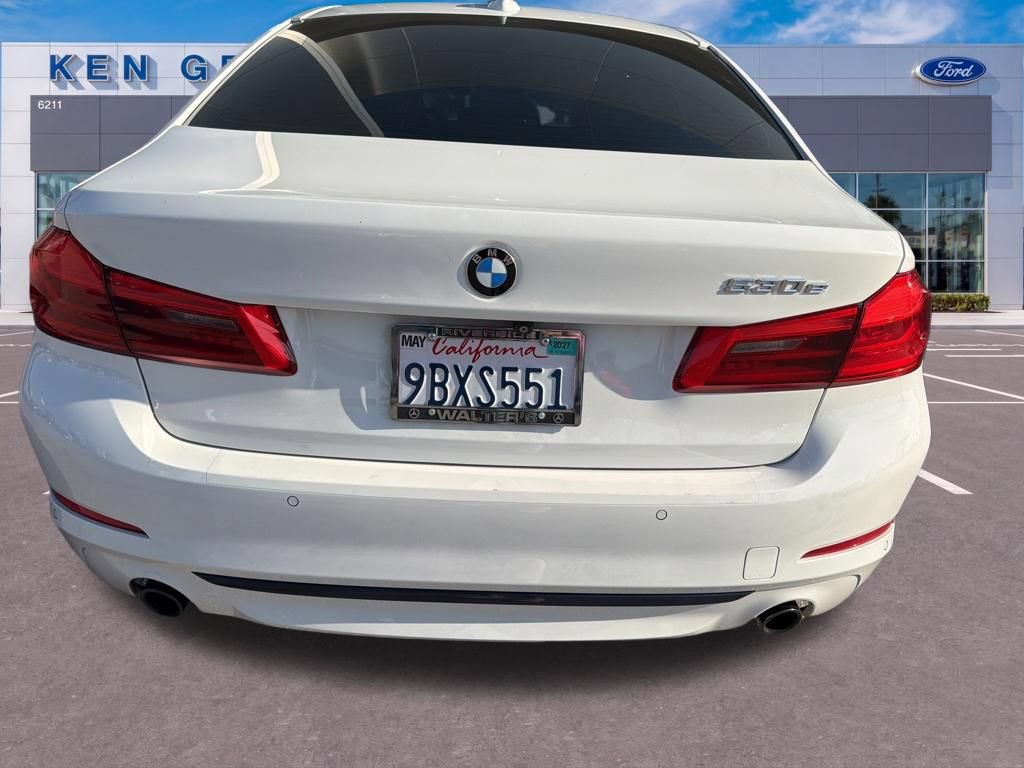 Used 2019 BMW 530e w/ Convenience Package RWD image 11