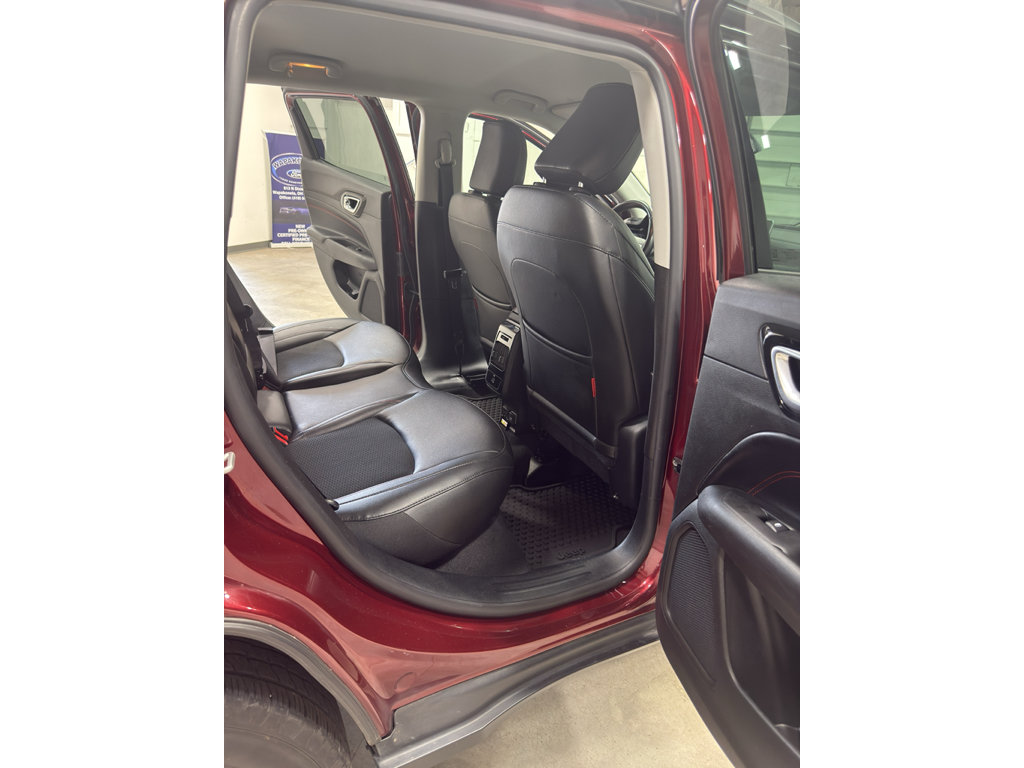 Used 2022 Jeep Compass Trailhawk w/ Trailhawk Convenience Group AWD/4WD image 13