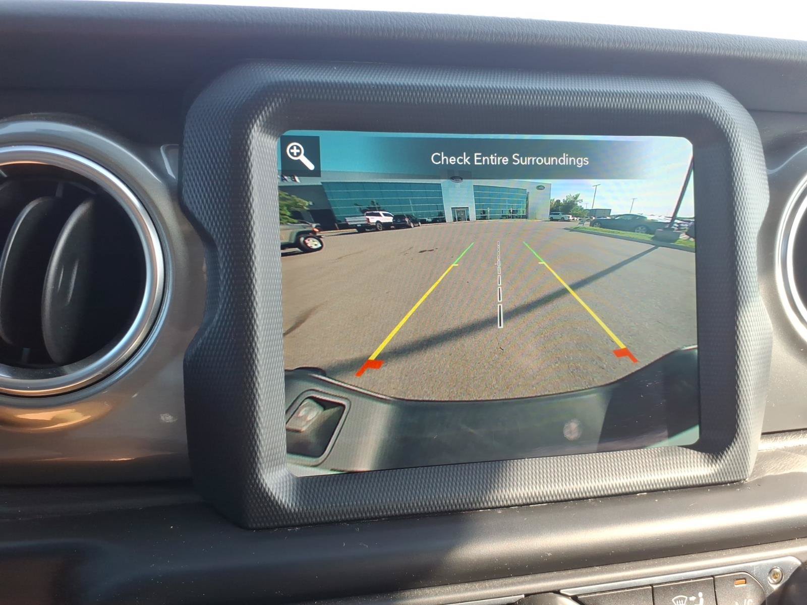 Used 2022 Jeep Gladiator Overland w/ LED Lighting Group AWD/4WD image 22