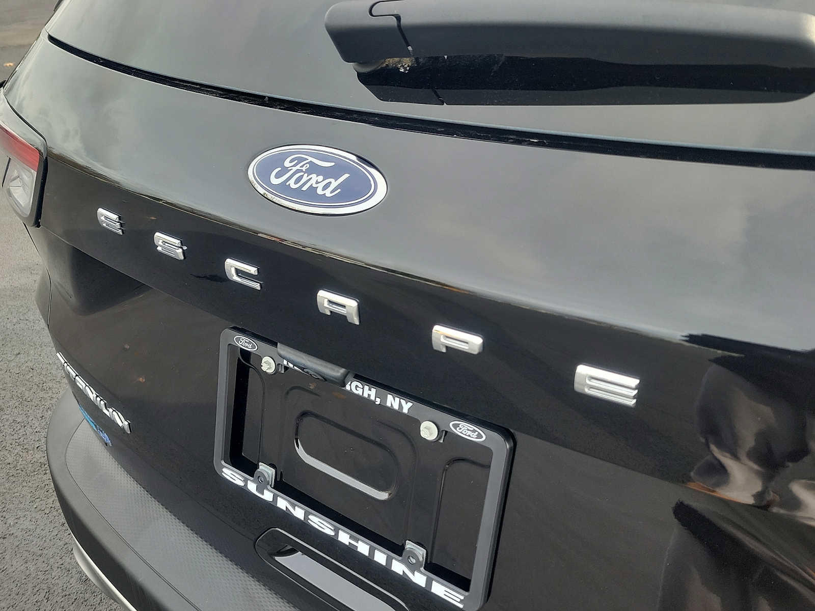 Certified 2022 Ford Escape Titanium w/ Titanium Elite Package image 31