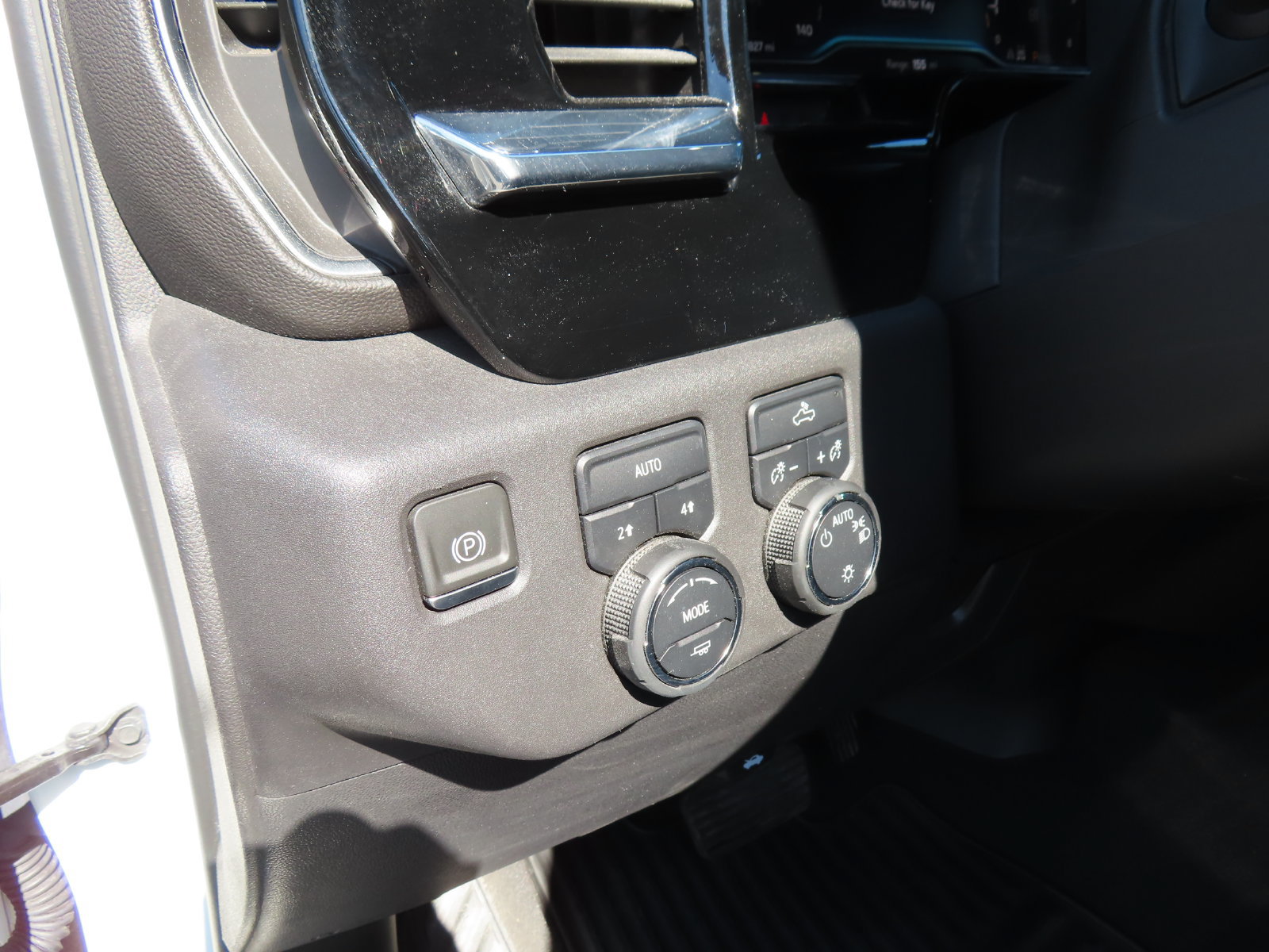Used 2024 Chevrolet Silverado 1500 LT AWD/4WD image 14