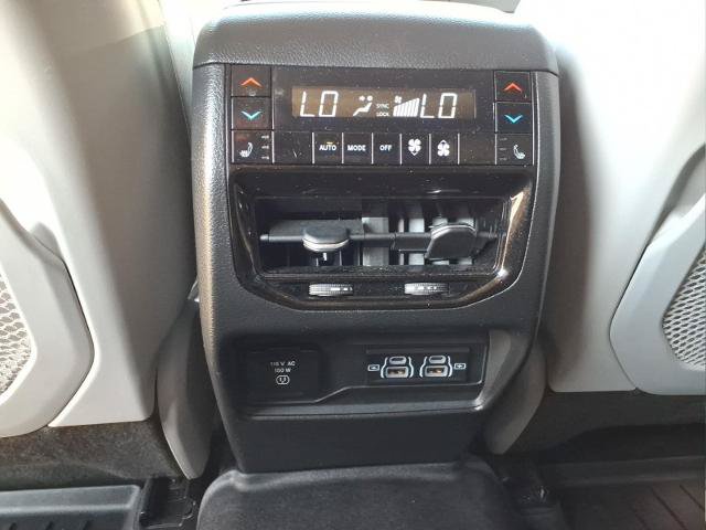 Used 2022 Jeep Grand Cherokee Overland w/ Advanced Protech Group III AWD/4WD image 12