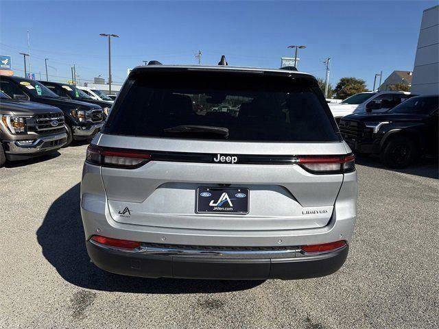 Used 2024 Jeep Grand Cherokee Limited image 4