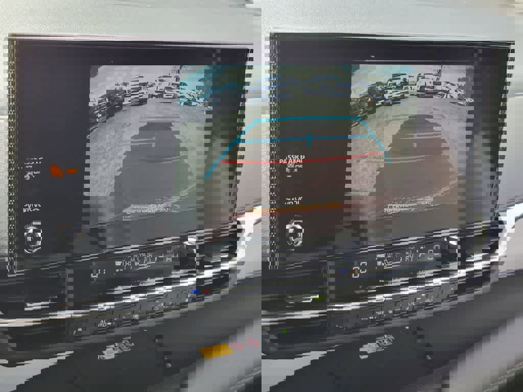 Used 2025 Toyota Sienna XLE image 24