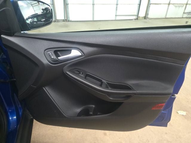 Certified 2018 Ford Focus SE FWD image 5
