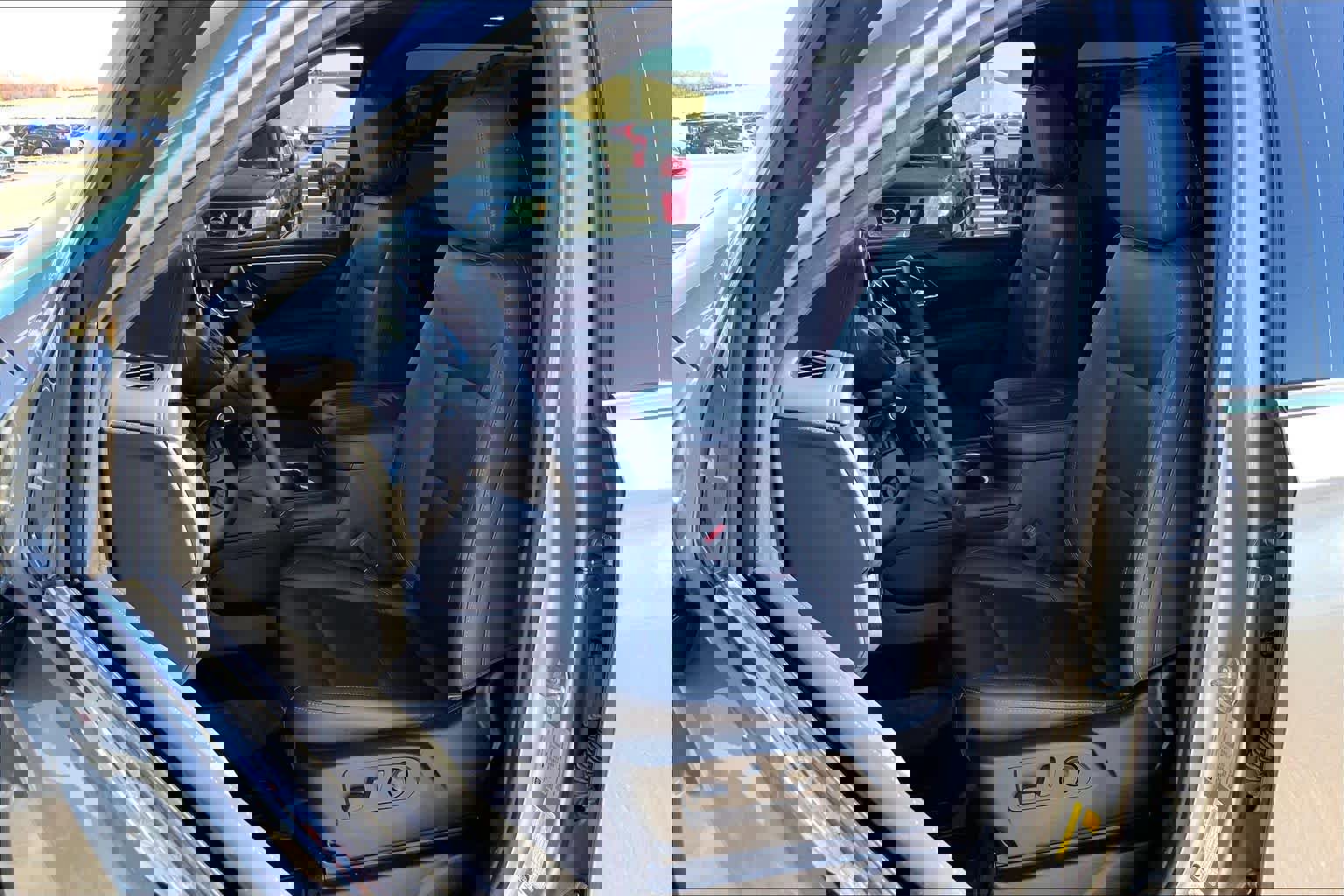 Used 2023 Chevrolet Suburban LT w/ Luxury Package image 7