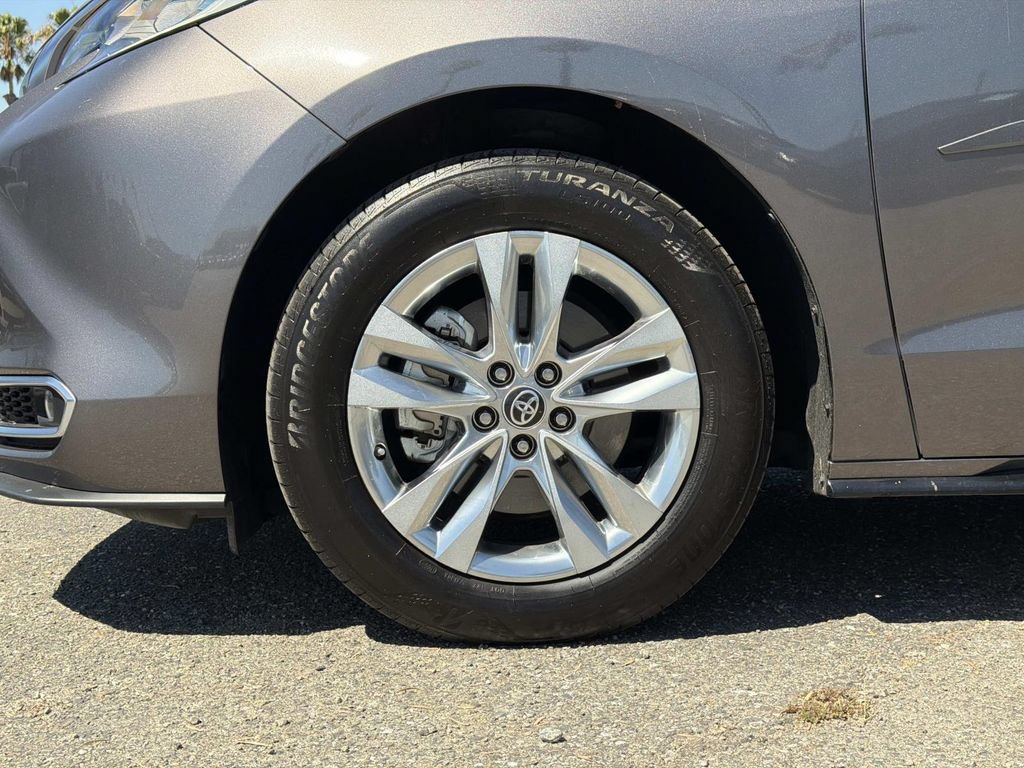 Used 2022 Toyota Sienna Limited AWD/4WD image 31