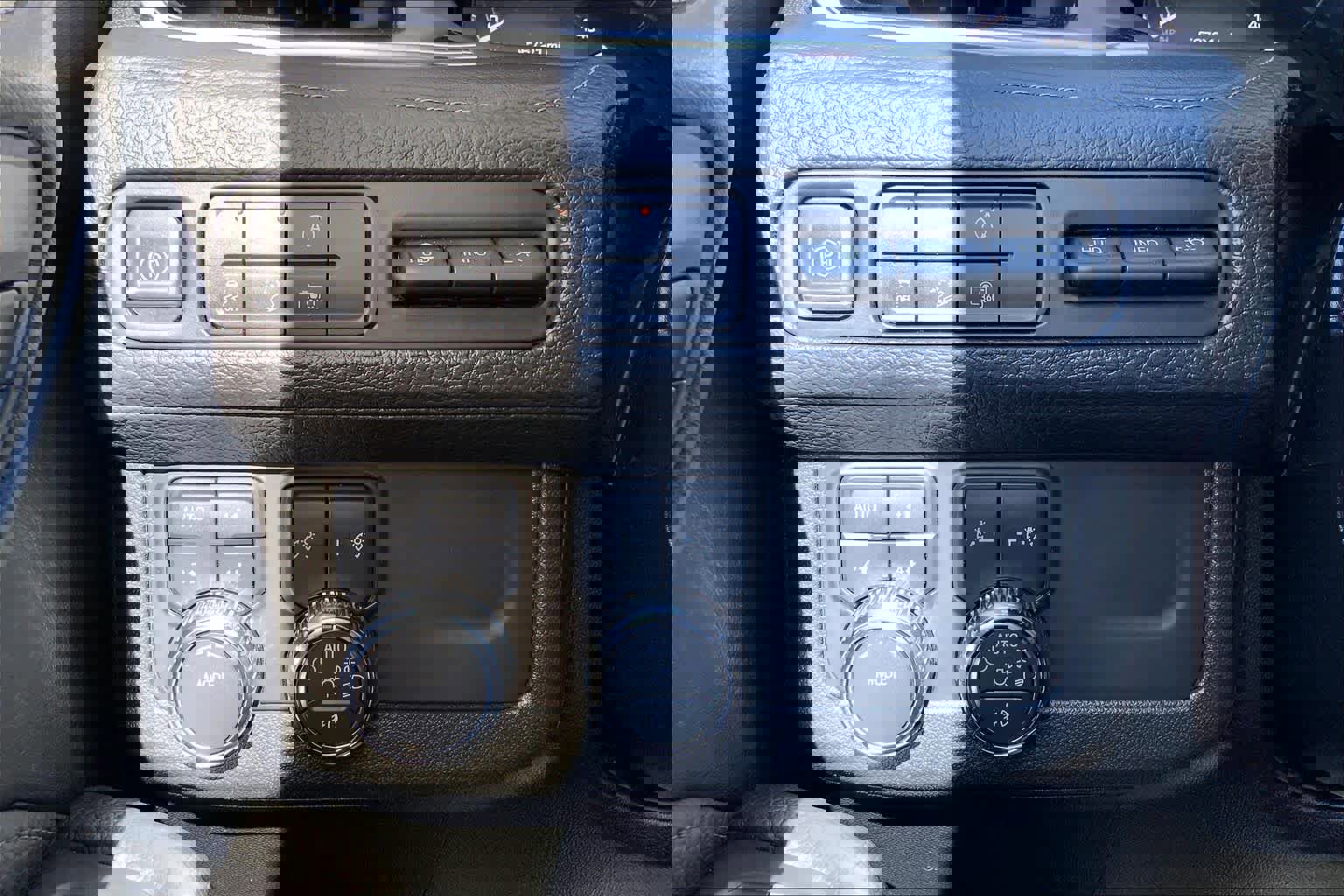 Used 2024 GMC Yukon Denali image 36