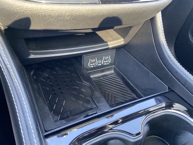 Used 2025 Chrysler Pacifica Limited FWD image 33