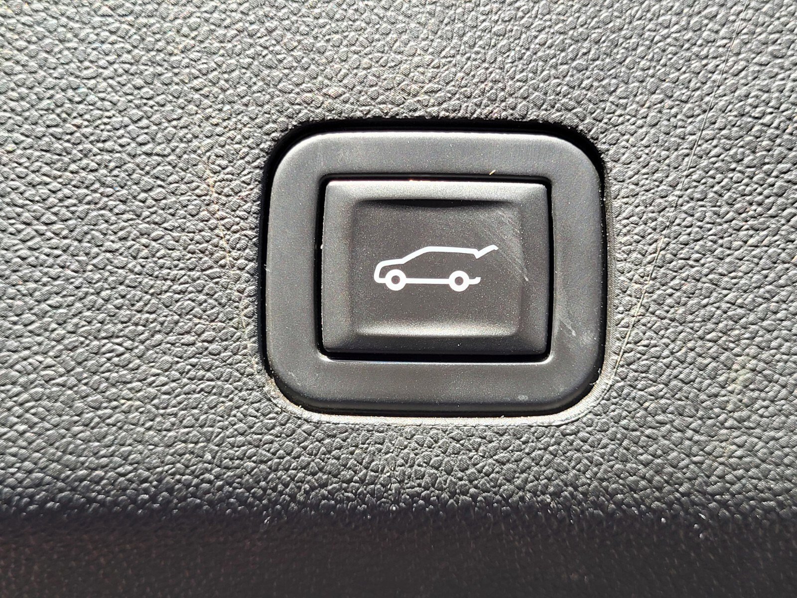 Used 2024 Chevrolet Suburban RST w/ Luxury Package image 33