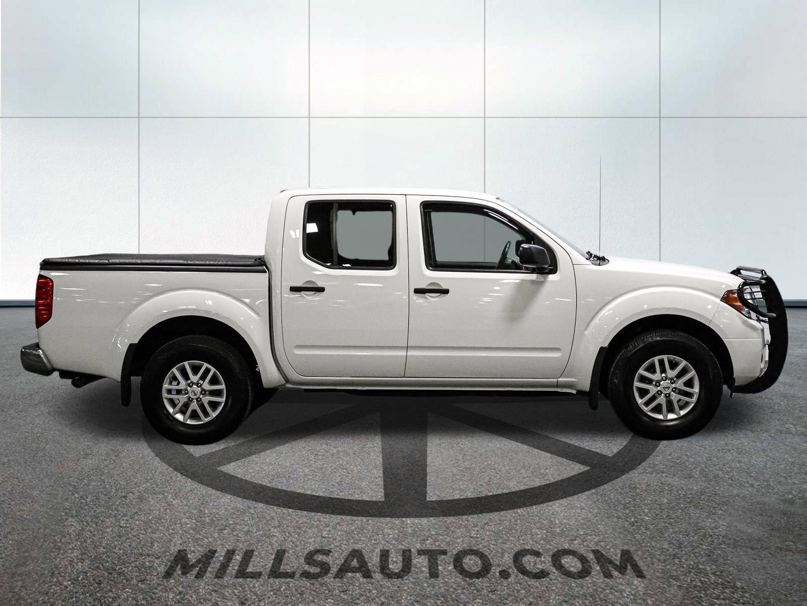 Used 2019 Nissan Frontier SV image 3