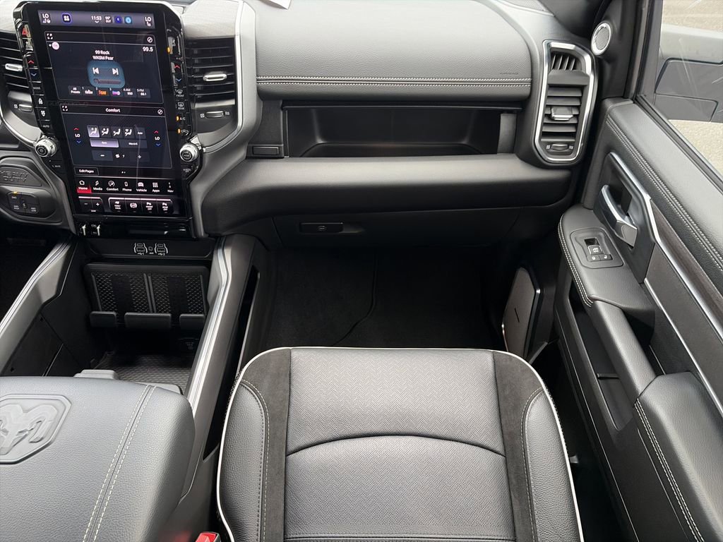 Used 2025 RAM 2500 Laramie AWD/4WD image 17