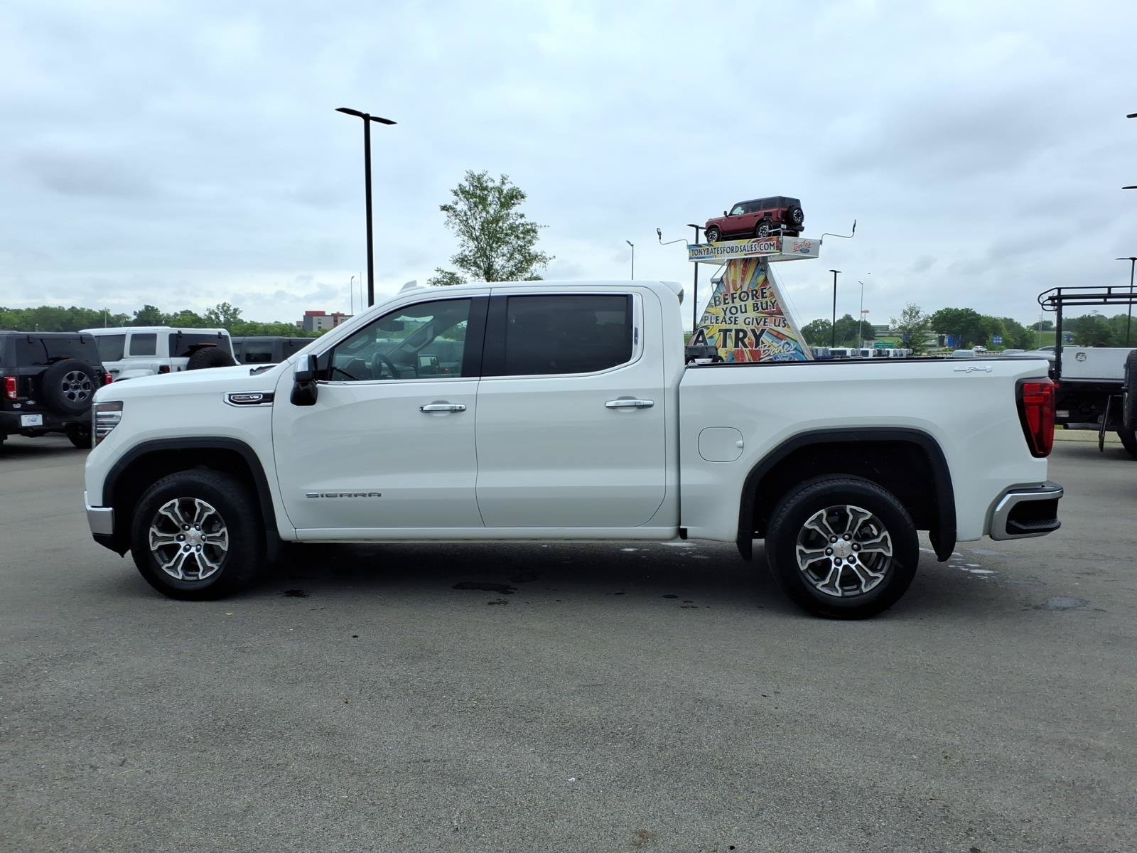 Used 2025 GMC Sierra 1500 SLT AWD/4WD image 6